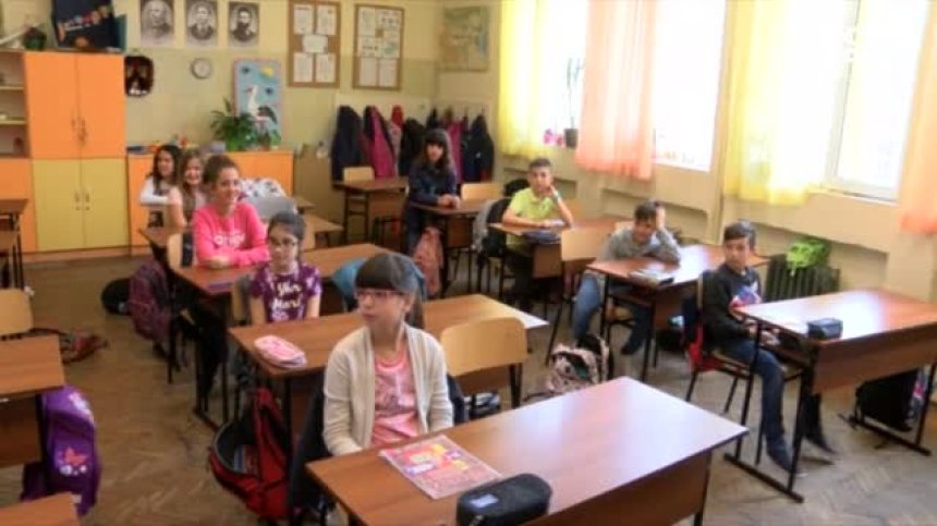 Старт на "малките матури"