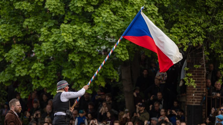Чехия остана без ток: Хора са заклещени в асансьори в Прага