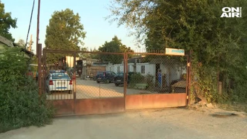 Клон се стовари върху майка с детска количка в Кърджали