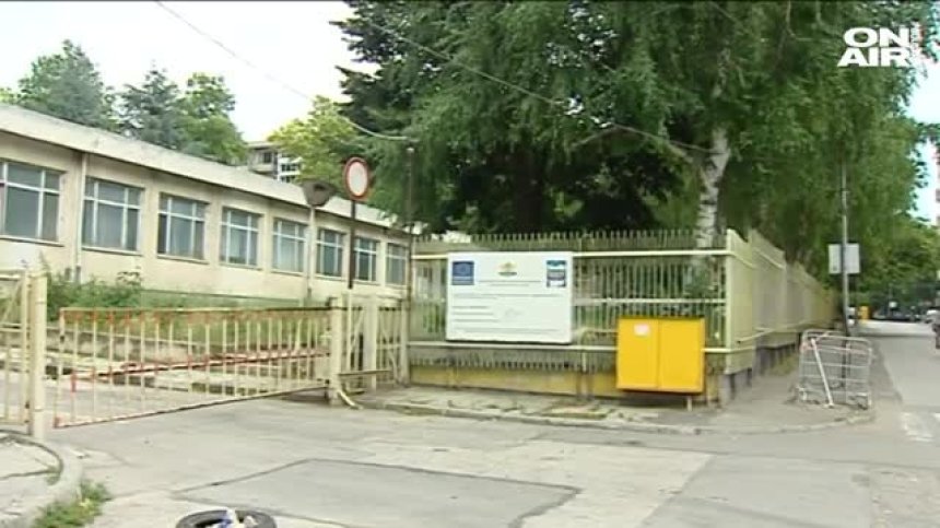 Две незрящи жени паднаха в дупка на тротоар във Варна