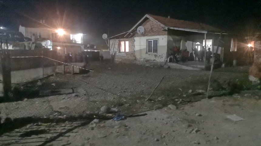 Стрелба с пушка в ромската махала в "Самоков", мъж е с опасност за живот