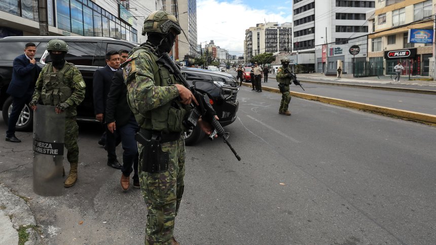 Eквадор обяви война на престъпността, армията и полицията атакуват 29 картела