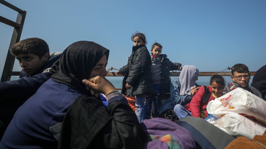 Над милион палестинци в Рафах търсят убежище. Лекари: Губим деца всеки ден