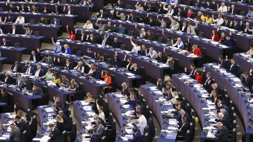 Бюджетът на ЕС за 2023 г. ще е фокусиран върху помощта за Украйна и пандемията