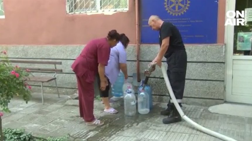 "Мием се с туби и бидони": Бедствено положение в Свищовско в разгара на лятото