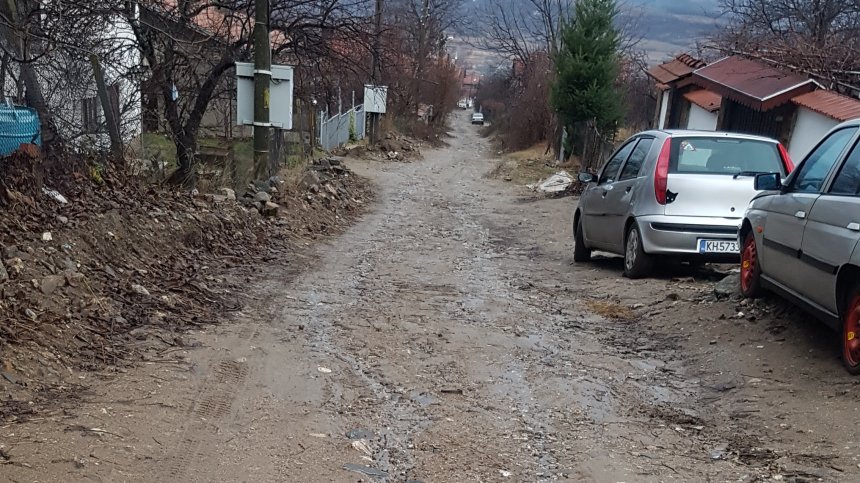 Молба за асфалтиране в Дупнишко: Състоянието на пътя е трагично
