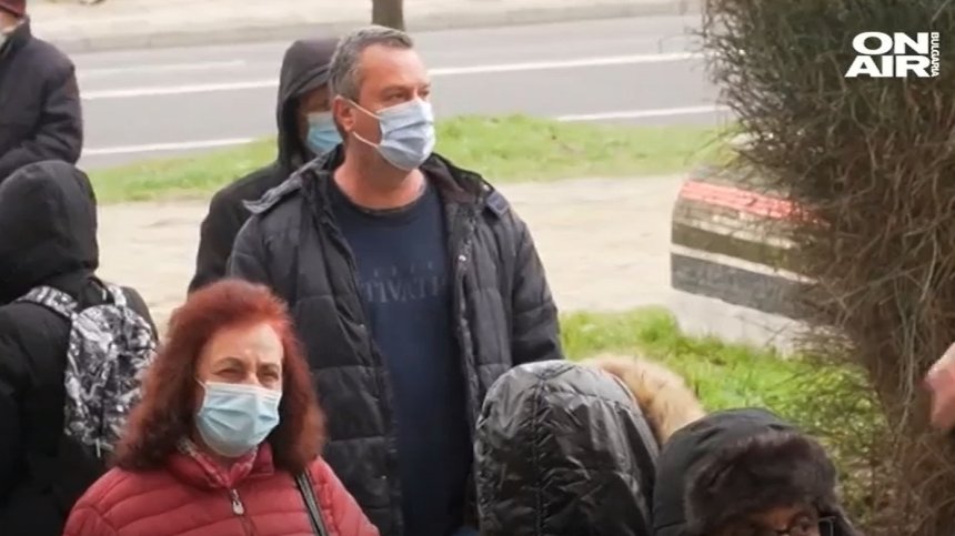 Министър Ангелов: 1500 човека у нас се ваксинират на час