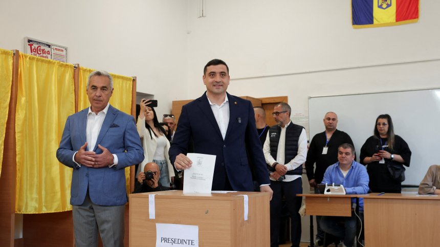 Джордже Симион печели първи тур на президентските избори в Румъния