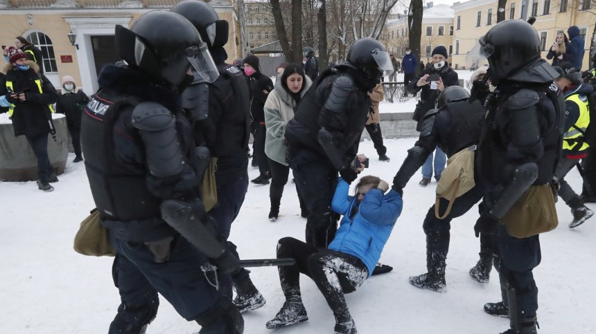 Протестите в подкрепа на Навални не стихват, над 5 000 са задържани (+ВИДЕО)