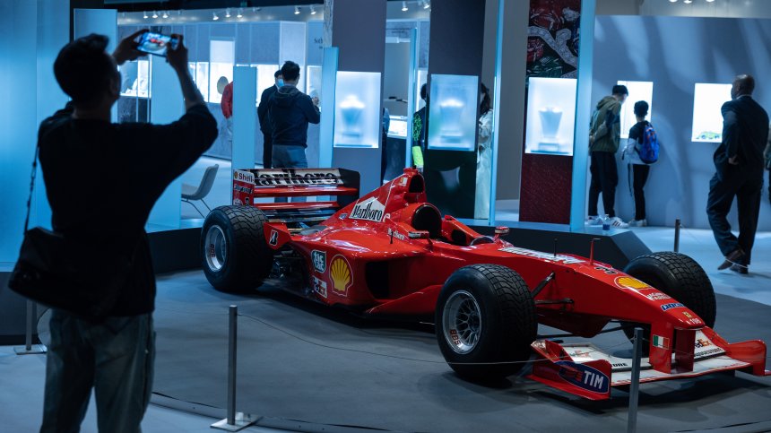 Продават последното Ferrari на Михаел Шумахер на търг с начална цена &euro;13,8 млн.