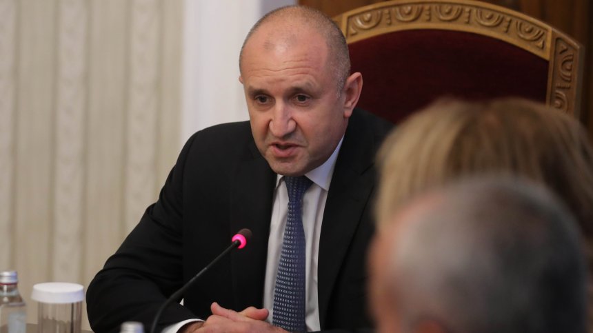 Политически пожар: Румен Радев атакува властта заради бездействие при огнените бедствия