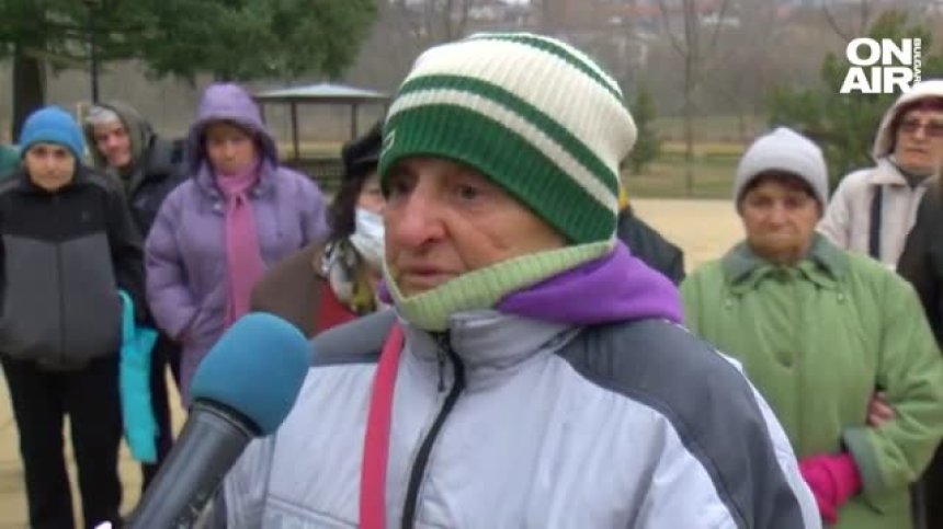 Село на 17 км от Русе остана без транспорт, хората пътуват с таксита до града