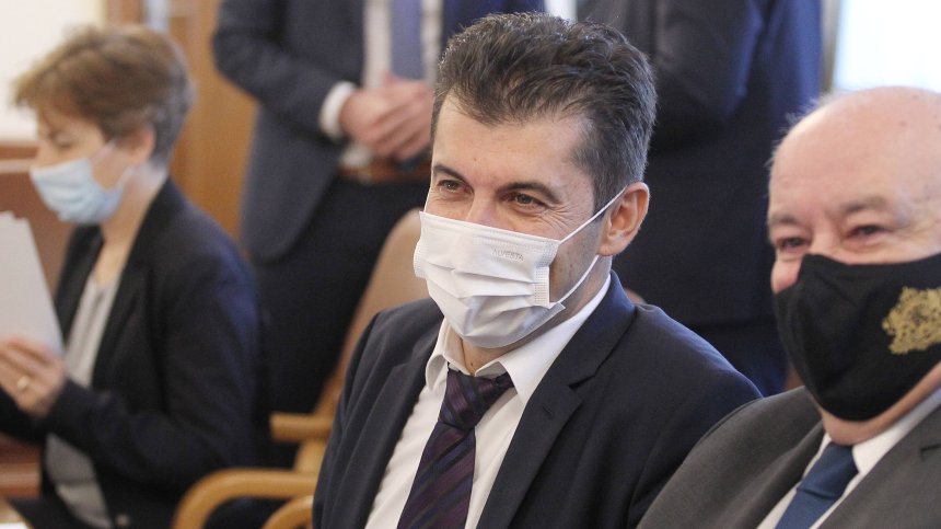 Кирил Петков иска оставките на 4-ма директори във ВМЗ Сопот