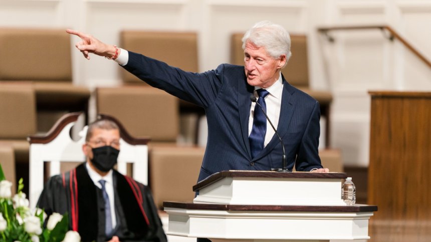 Изписват Бил Клинтън от болница