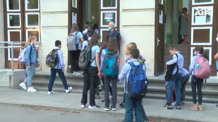 Карантинираха цяла паралелка и още 4-ма ученици в гимназията в Русе