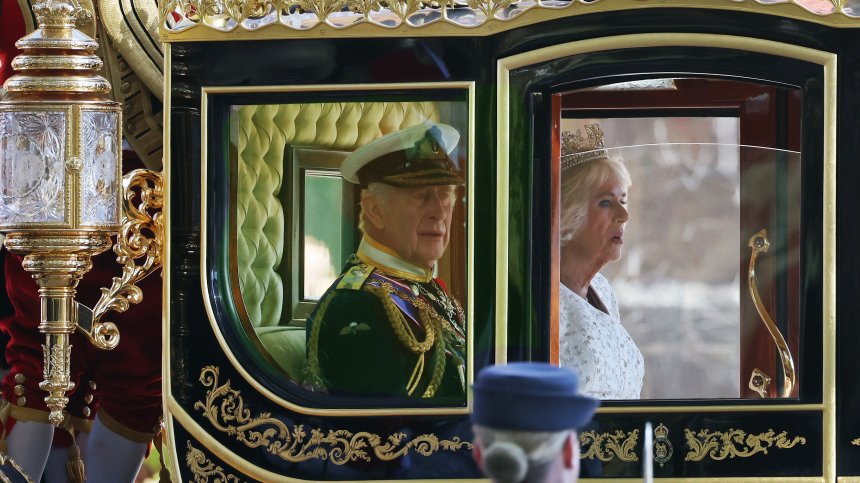 Оръдейни салюти огласяват Лондон - крал Чарлз III става на 75 години