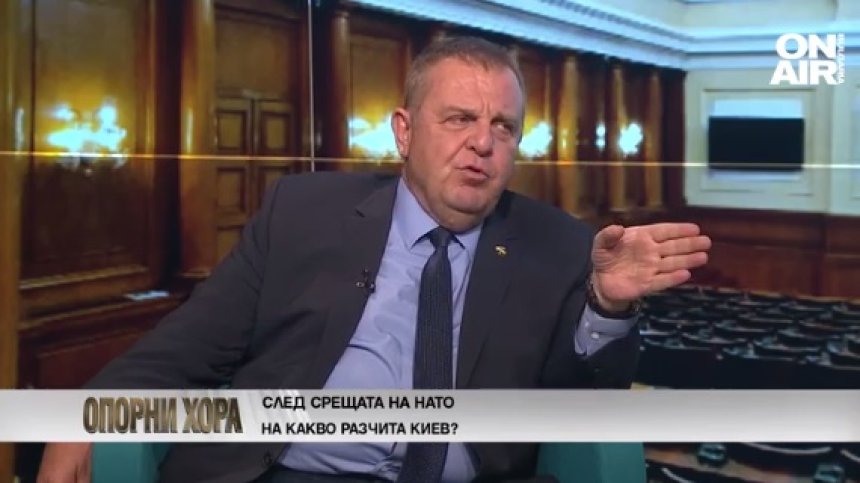 Каракачанов: Путин ще опита по-бързо да приключи войната, не трябва да подаряваме нищо на Украйна