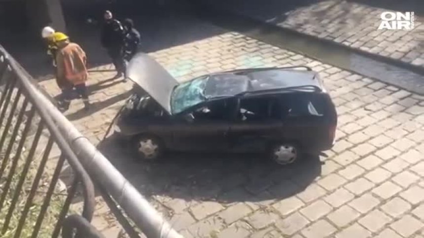Кола се обърна и падна в река в Хасково, баща и син са в болница (ВИДЕО)