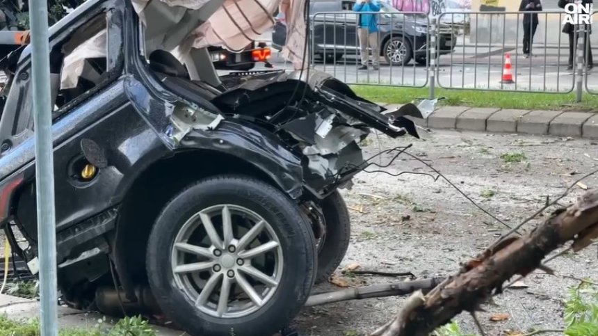 По чудо оцелели: Борят се за живота на двамата младежи от катастрофата в Пловдив