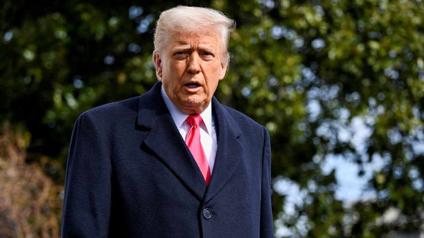 Доналд Тръмп закрива военната база в Гърция за доставка на оръжия за Украйна?