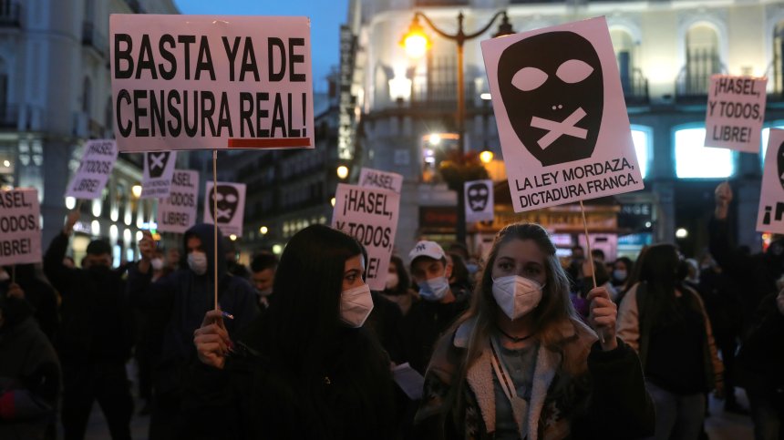 Безредици и насилие: Как един рапър подпали Испания?