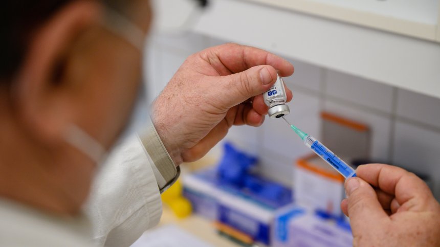 Унгария скочи срещу разхлабването на мерките, ще ваксинира и бременни