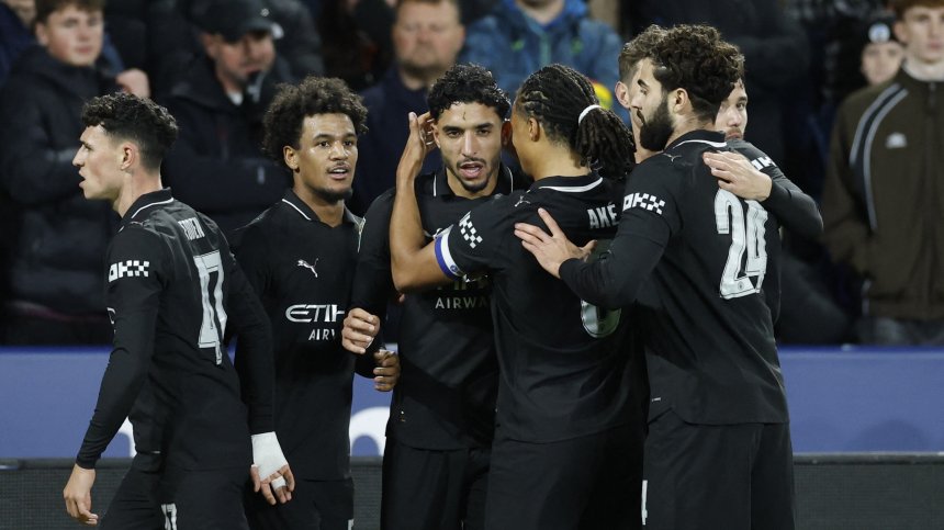 "Ман Сити" обърна "Суонси" след труден старт и продължава напред в "Карабао Къп"