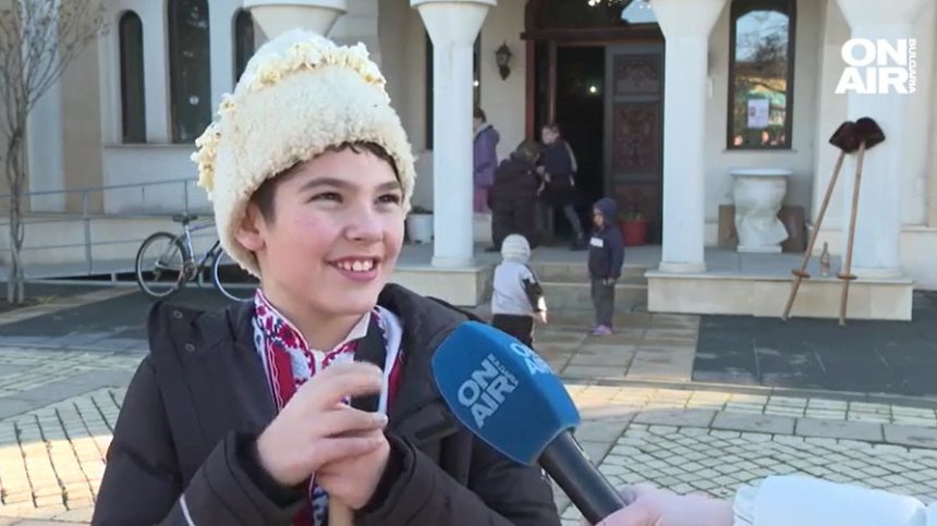 Коледарска традиция оживява в Елин Пелин всяка година на Рождество Христово