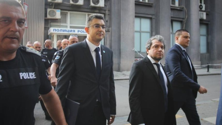 ДБ няма единно решение за бъдещия кабинет, партията на Манолова - обнадеждена