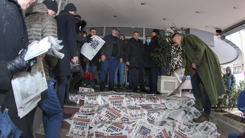 Флашмоб на ГЕРБ в подкрепа на "Труд" пред Министерството на културата