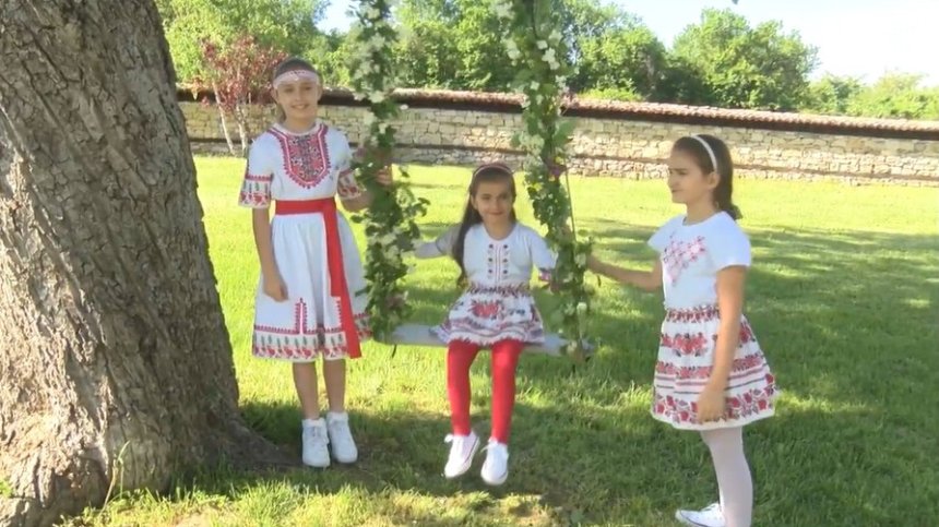В Арбанаси посрещнаха Свети Георги на бял кон в двора на местната църква