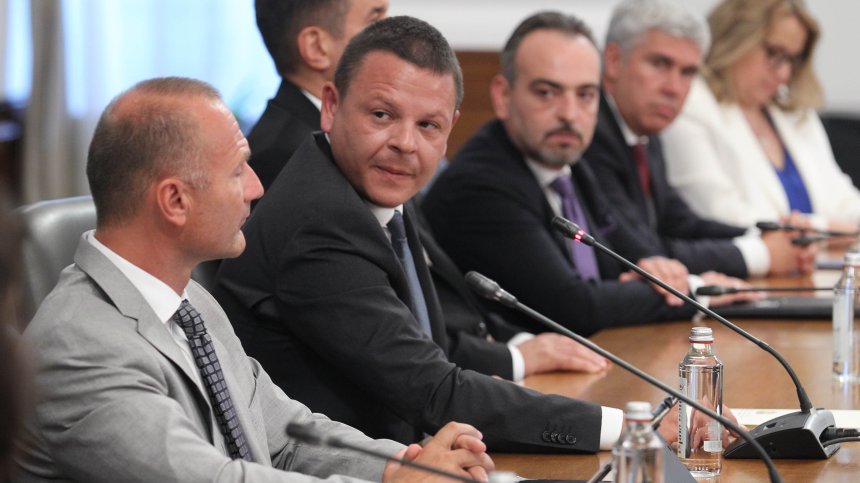 Отиваме към нови преговори с "Газпром", може да има затваряне на предприятия