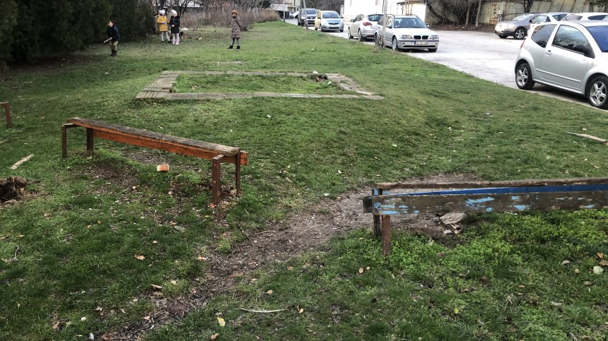 "Откраднато детство": Малчугани от Варна вече 10 години са без детска площадка