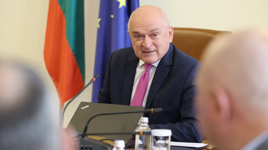 Димитър Главчев: Единствено правителството продължава да работи