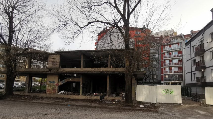 Изоставени сгради в София се превръщат в сметища и развъдник на болести