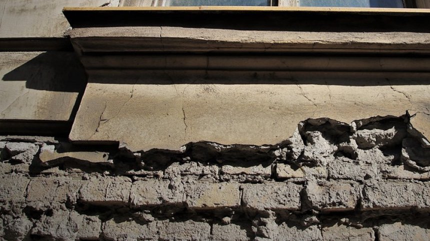 Поредният сигнал в Helpbook за рушаща се фасада в София