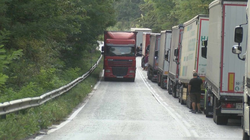 Къде в страната има пътни блокади? МВР с актуална информация