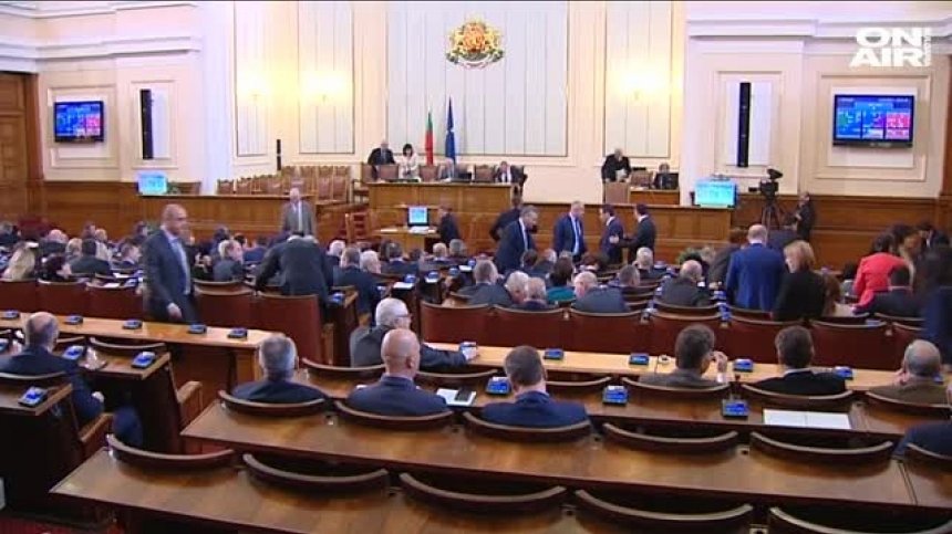 Депутатите излизат във ваканция
