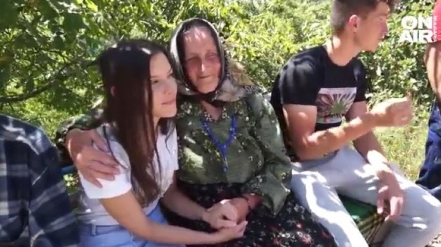 "Внуци под наем" помагат на самотни възрастни хора в мадански села