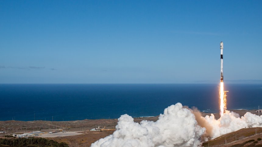 Южна Корея с шпионски сателит в орбита благодарение на SpaceX