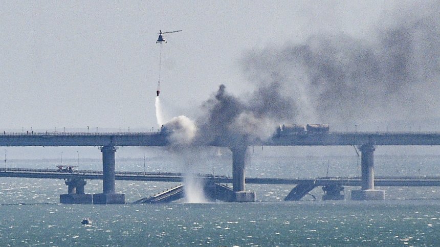 Британското разузнаване: Русия с тежки логистични проблеми след взрива на Кримския мост