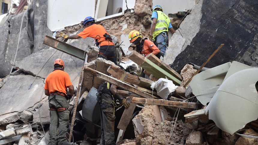 Откриха признаци на живот под руините в Бейрут
