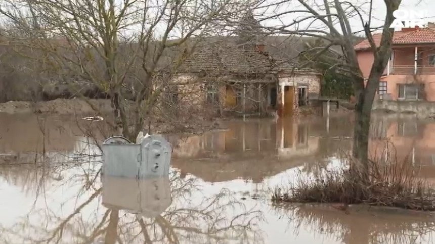 В Бургаско на места водата достигнала до 1,7 метра