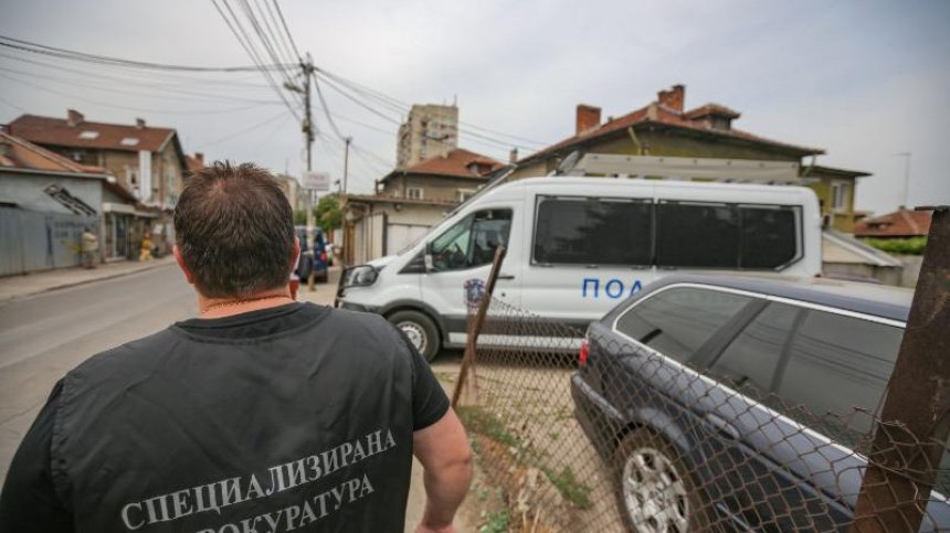 Задържаха 13 души при спецакцията, изградиха КПП на пътя Добрич - Варна