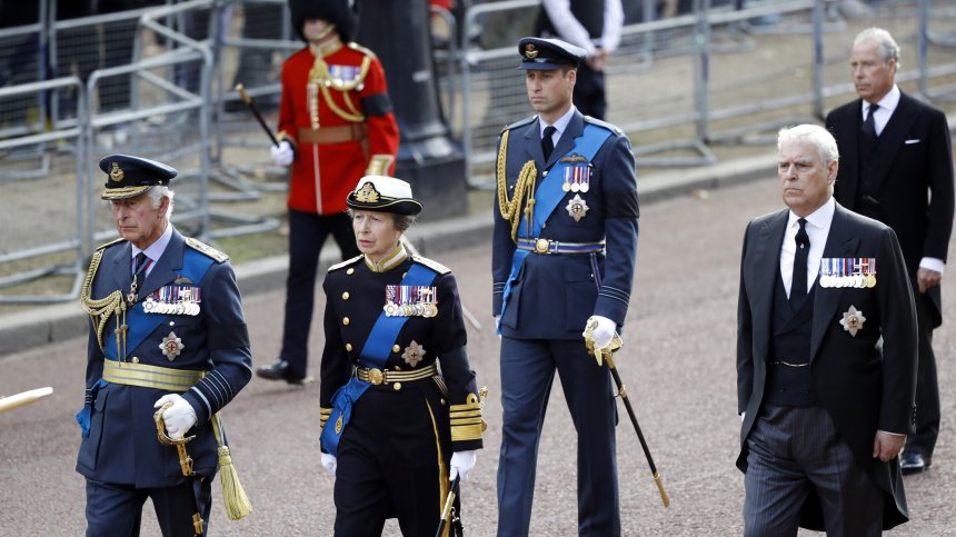 Забрана за погребението на Чарлз: Уилям и Кейт гонят принц Андрю от Уиндзор