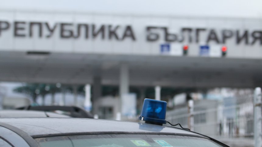 Протестно автошествие тръгна към "Калотина", трафикът е затруднен
