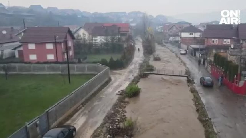 Двама души изчезнаха след тежки наводнения в Албания