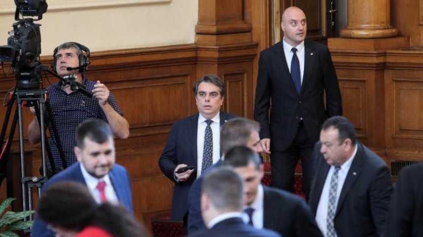 Атаки и обвинения заради наводнените райони, БСП: Хората бяха принудени сами да чистят
