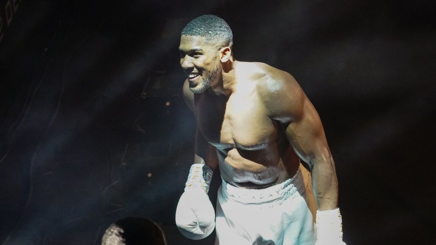 Антъни Джошуа посочи кой ще спечели сблъсъка Фюри – Уайлдър
