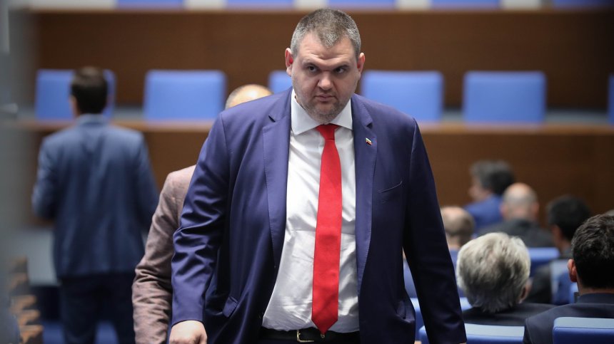 Справката за полетите на Пеевски предизвика нов политически сблъсък